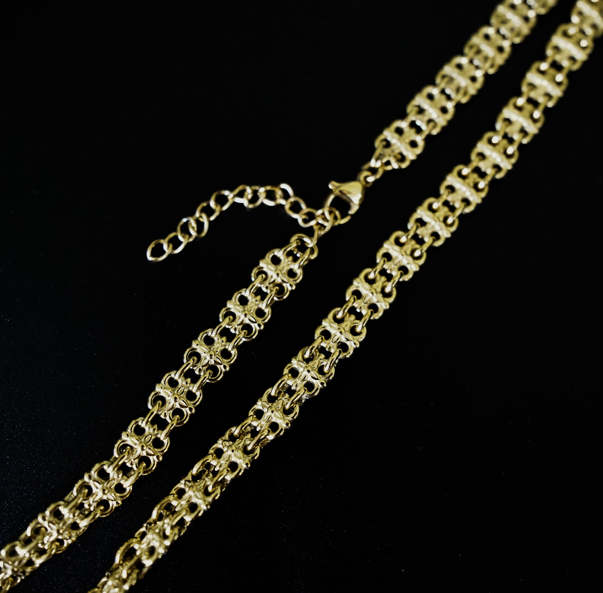 Gold Passione Gothica Bracelet - Fashion Jewelry by Yordy.