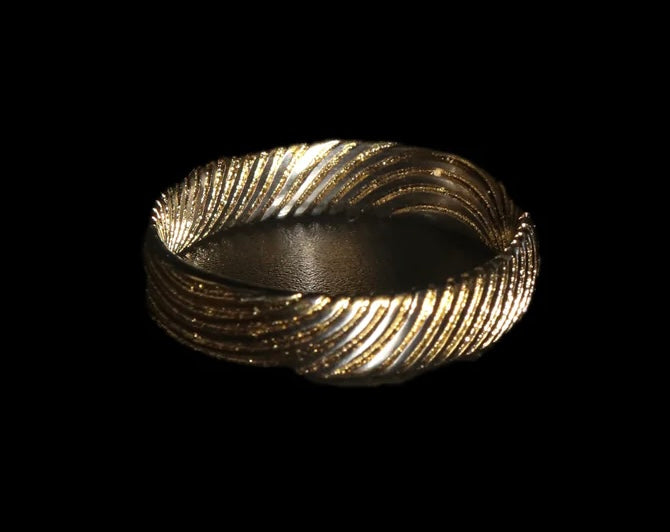 Golden Waves Ring - Fashion Jewelry by Yordy.