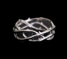 Load image into Gallery viewer, Silver Barbwire Ring - Fashion Jewelry by Yordy.