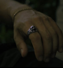 Load image into Gallery viewer, Silver Melting Skull Ring - Fashion Jewelry by Yordy.