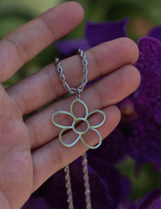 Silver Flower Necklace - Fashion Jewelry by Yordy.