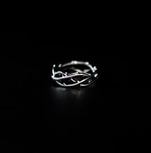 Load image into Gallery viewer, Silver Barbwire Ring - Fashion Jewelry by Yordy.