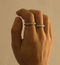Load image into Gallery viewer, Mystique Floral Ring - Fashion Jewelry by Yordy.
