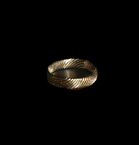 Golden Waves Ring - Fashion Jewelry by Yordy.